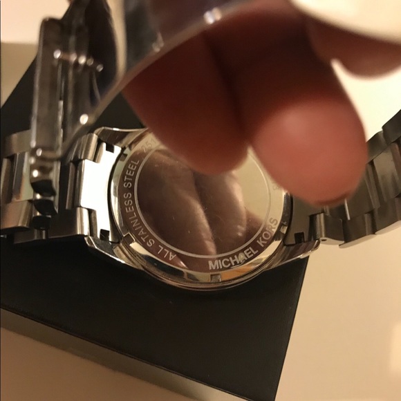 In good conditions Silver Michael Kors Watch - Picture 4 of 6